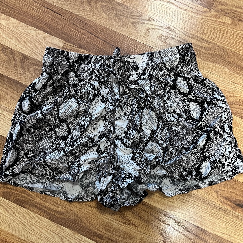 Express Snakeskin High Waist Drawstring Shorts with elastic waist & pockets!